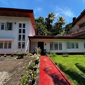 No 06 Veediya Bandara Lane Bahirawakanda Séjour à la campagne
